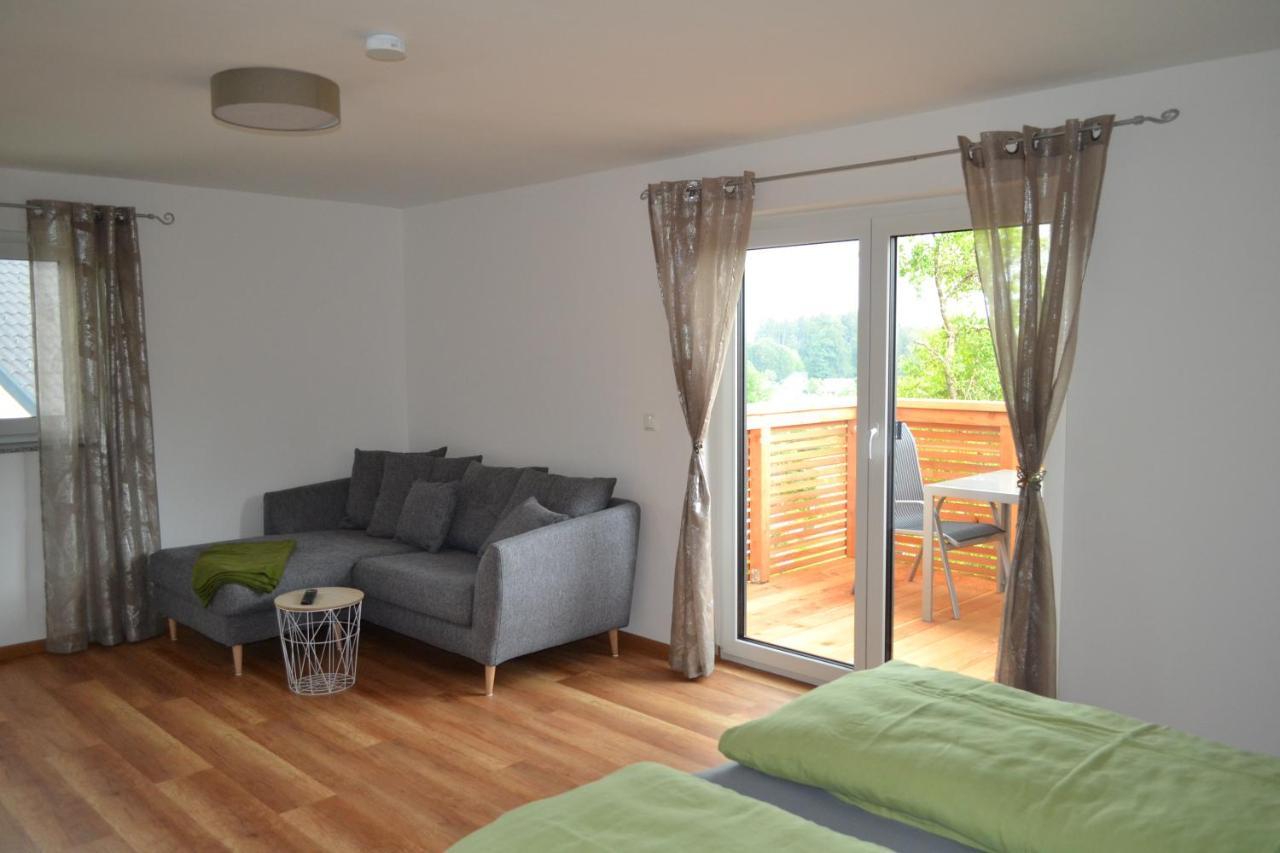 Apartamento Biohof Auinger, Der Tiererlebnishof Aurach am Hongar Exterior foto