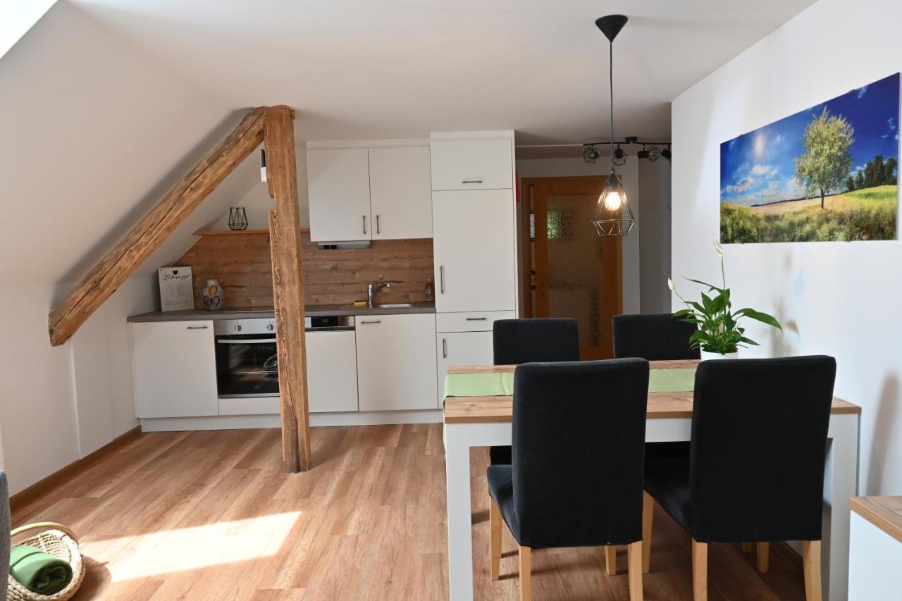 Apartamento Biohof Auinger, Der Tiererlebnishof Aurach am Hongar Exterior foto